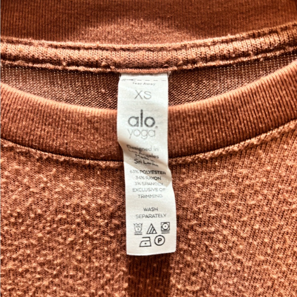 ALO Yoga Textured Brown Lightweight Long Sleeve Pullover - Picture 3 of 4